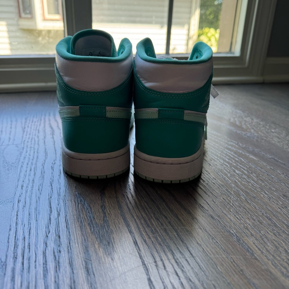 Women’s  Air Jordan 1 Mid. In washed Teal. Size 8.5 - Picture 4 of 11